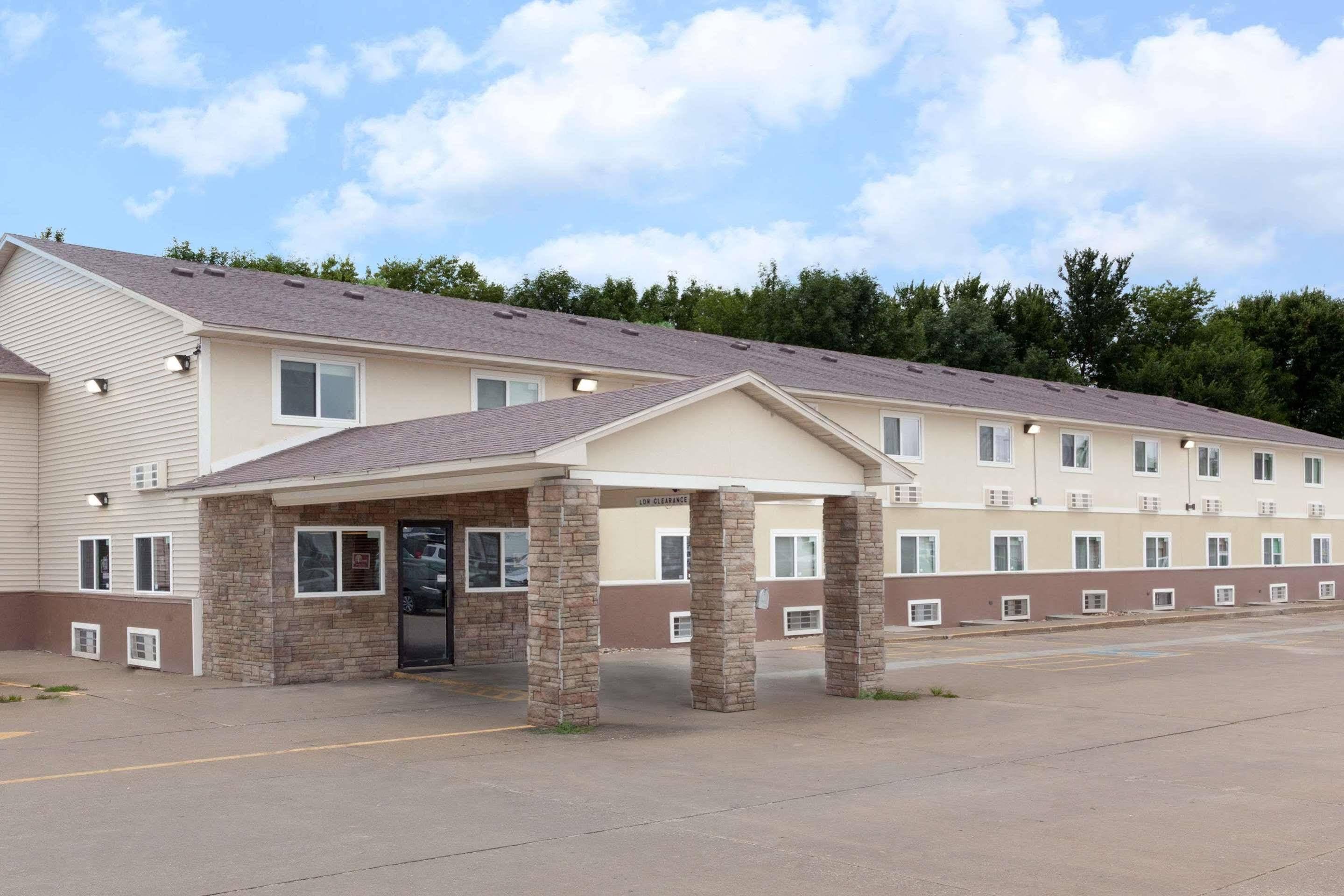 Super 8 By Wyndham Fort Madison Exterior photo