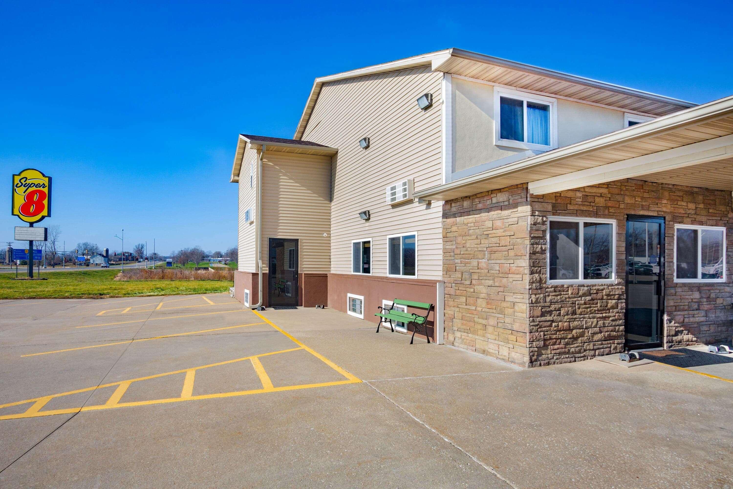 Super 8 By Wyndham Fort Madison Exterior photo